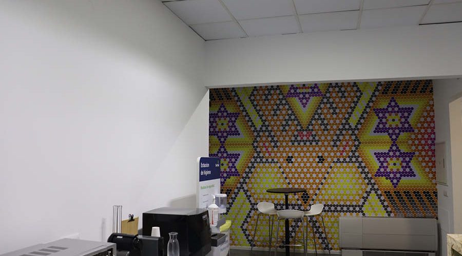 mobiliario y rotulación para office