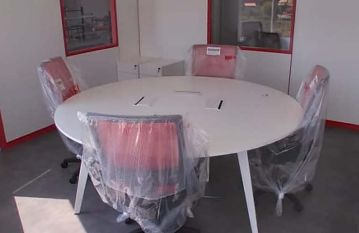 Acondicionamiento de entreplanta para uso administrativo dentro de una nave industrial