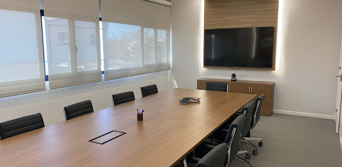 Sala de reuniones y videoconferencias adaptada tecnológicamente y sistemas colaborativos