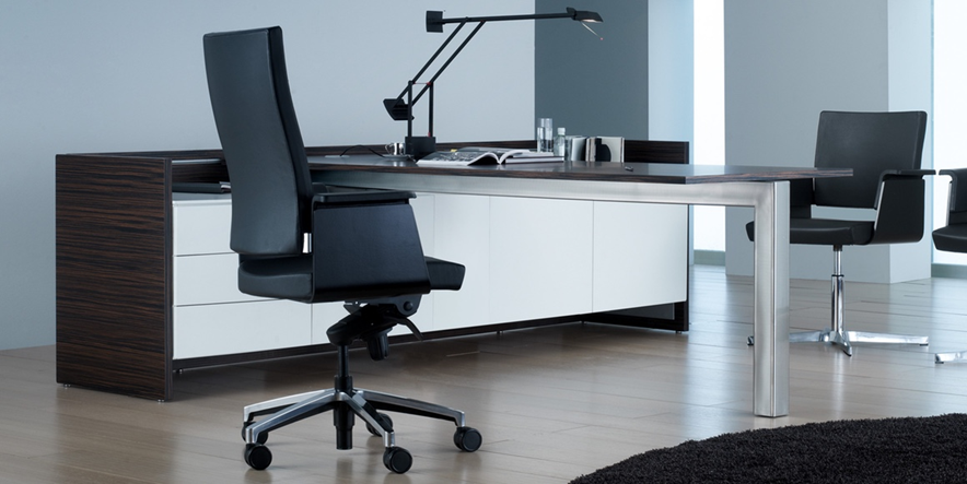 silla directiva en oficina