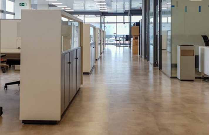 Equipamiento integral de oficina y estudio de distribución