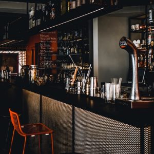 Reforma integral, diseño y mobiliario de Cocktail Bar en A Coruña