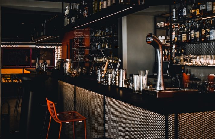 Reforma integral, diseño y mobiliario de Cocktail Bar en A Coruña