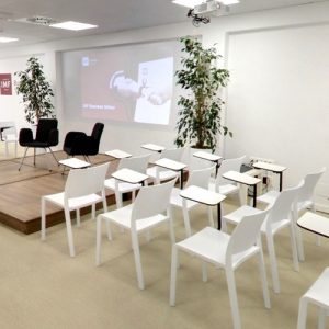 Estructura, diseño de instalaciones y mobiliario