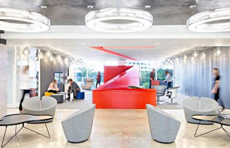 Aumenta la productividad con estos consejos de iluminación para oficinas