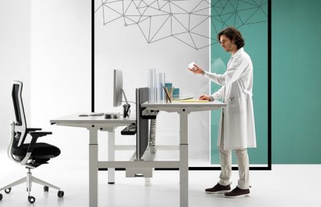Mesas de oficina regulables en altura: ventajas y beneficios