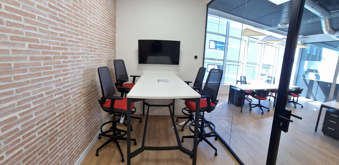 sala de reuniones en espacio mamparizado
