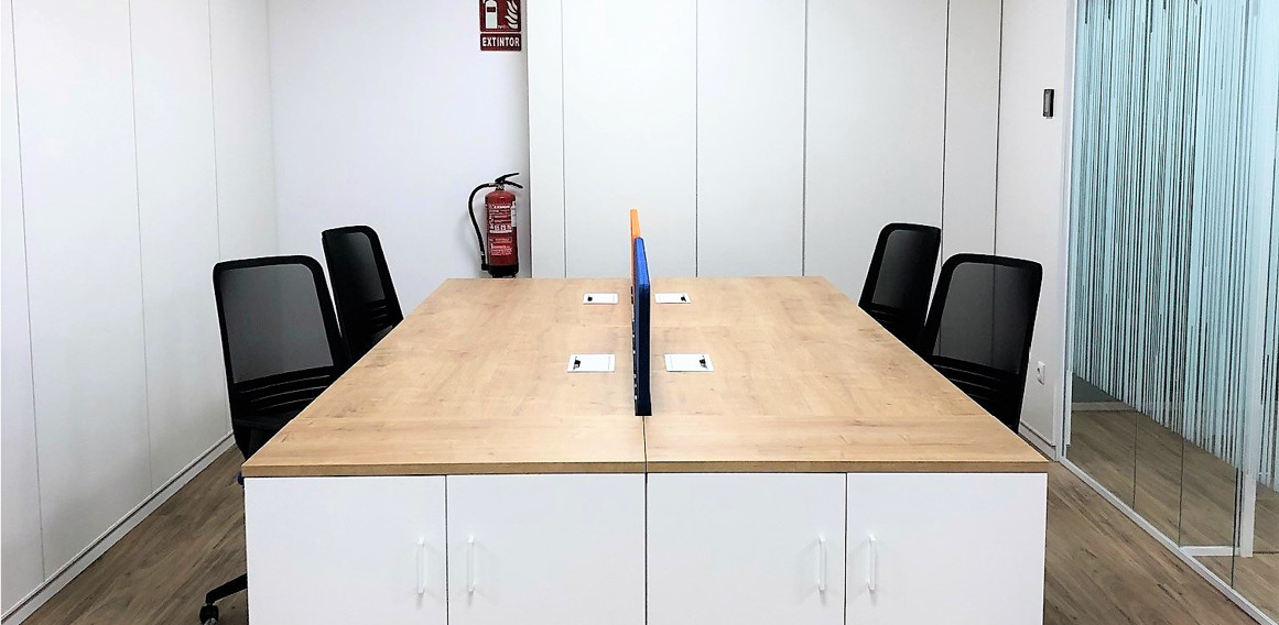 sala de reuniones en sala compartimentada